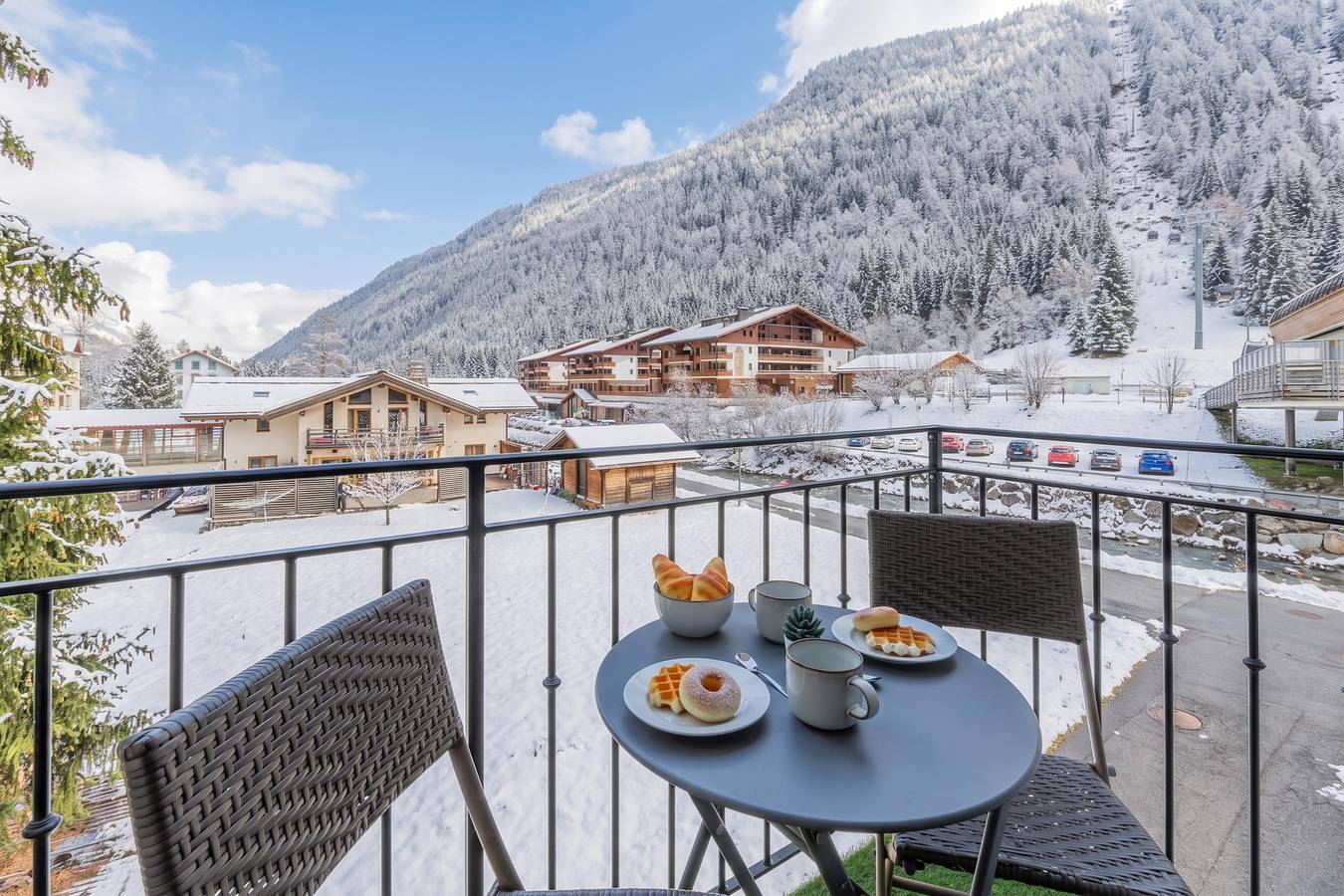 Entire apartment, V Balme 13: Beside Ski Lift; Pool, Sauna & Gym in Vallorcine, Bonneville region