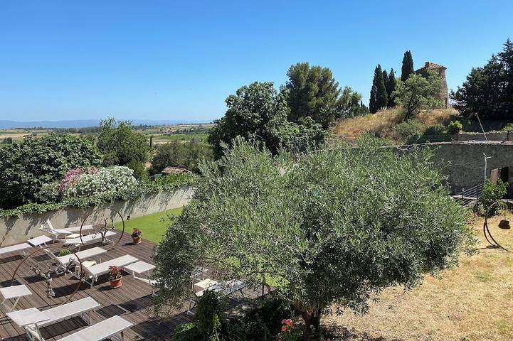 Appartement entier, Gite classé 3  *,Haut de maison  ,dans un Domaine Viticole, piscine partagée in Montbrun-des-Corbières, Région de Narbonne