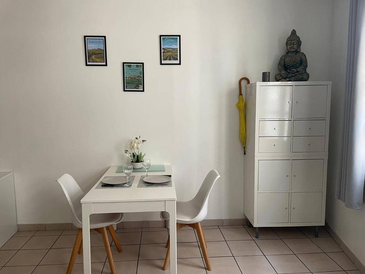 Appartement entier, One-Bedroom Apartment in Sancerre, Région de Bourges