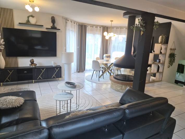 Villa 'Le Cocon Des Alpes' with Mountain View, Private Terrace and Wi-Fi in Villargondran, Saint-Jean-de-Maurienne region