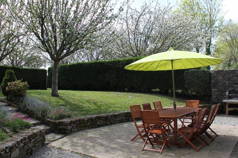 Maison authentique avec jardin et parking à Canville-la-Rocque in Canville-la-Rocque, Région de Coutances