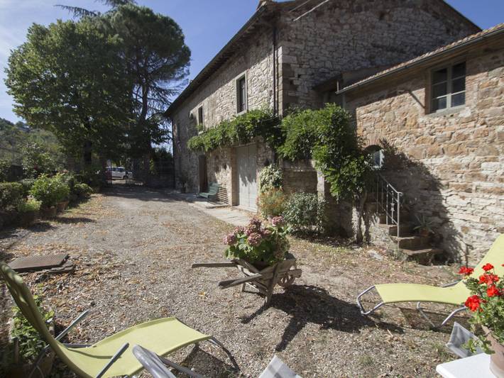 Location de vacances pour 6 personnes, avec vue ainsi que jardin et terrasse, animaux acceptés à Radda in Chianti - 3