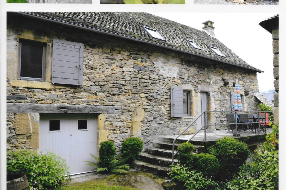 Calme et authenticité Bon'Auberg où se ressourcer au sein d'une nature préservée in Castelnau-de-Mandailles, Parc naturel régional de l'Aubrac