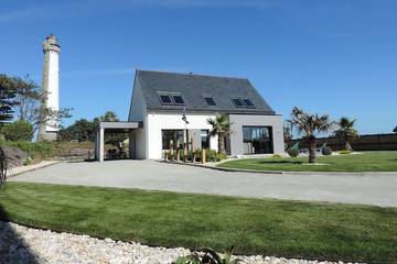 Location de vacances pour 8 personnes, avec terrasse et jardin à Plouarzel