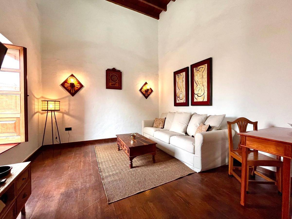 Two-Bedroom House in Tiagua, Teguise