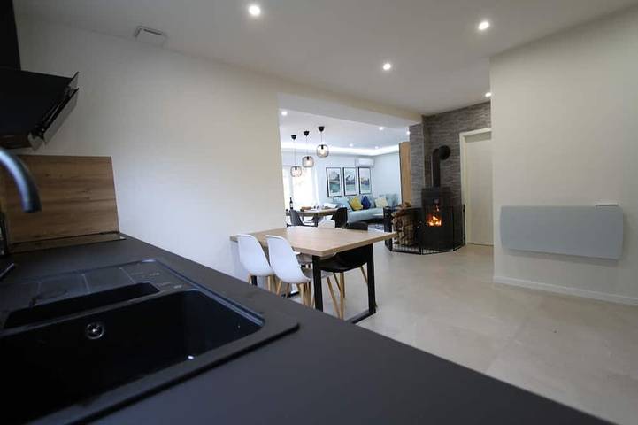 Maison de vacances pour 12 personnes, avec terrasse ainsi que jacuzzi et jardin