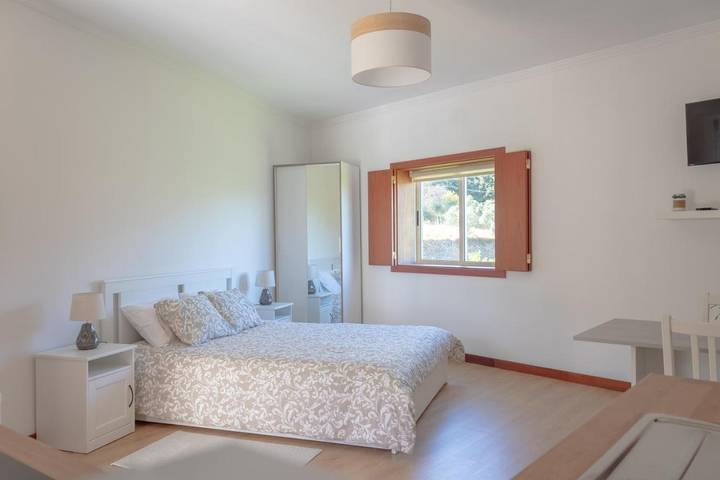 Gîte pour 3 personnes, avec vue et jardin dans Mesão Frio