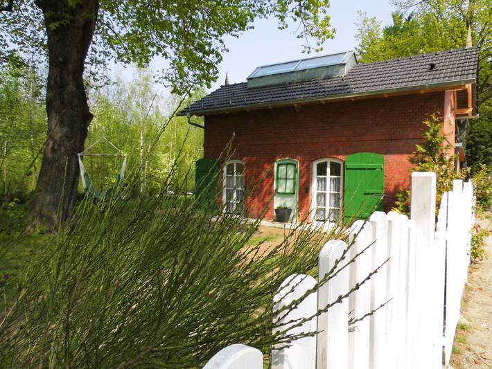 Ganze Ferienwohnung, Bahnhäuschen mit Dusche, Bad und Wc in Droyßig, Saale-Unstrut