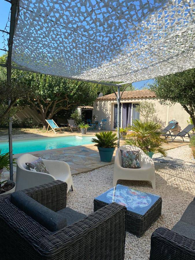 Gîte pour 2 personnes, avec jardin et piscine à Pourcieux - 4