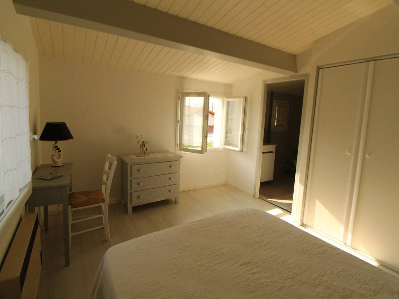 Apartamento entero, Apartamento renovado cerca de la playa con terraza y parking privado in Royan, Côte de Beauté