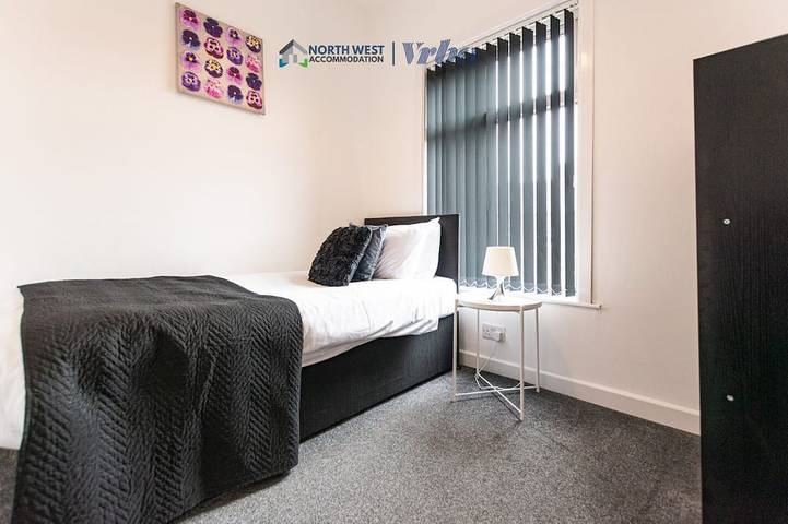 Fully furnished 2 Bedroom House in Bolton – Contractors Welcome in Bolton, Grand Manchester