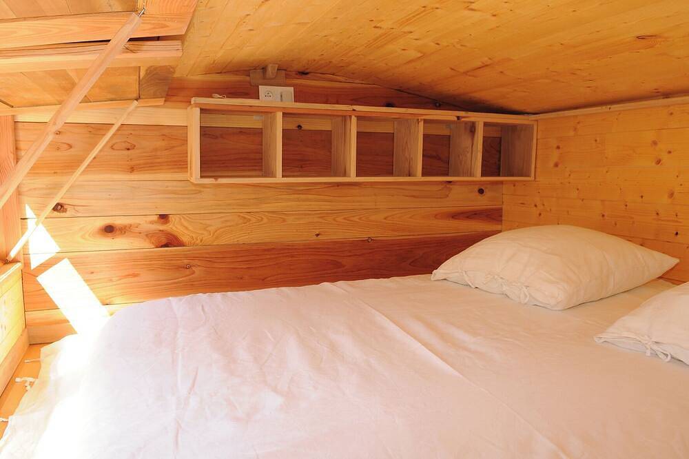 A tiny house in a quiet meadow—the perfect place to unwind. Sauna in Nivillac, Vannes region