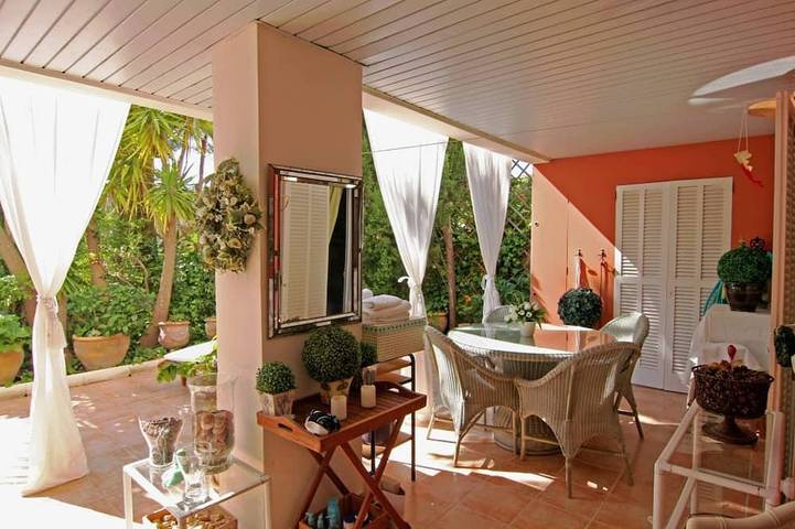 Ferienwohnung für 4 Personen, mit Whirlpool und Terrasse sowie Garten und Pool in Cas Catala