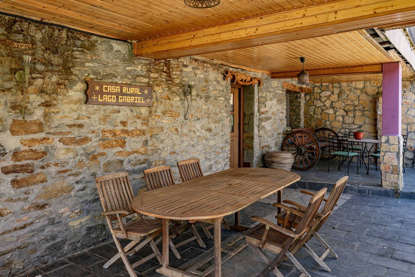 Ferienhaus 'Lago Gabriel' mit Bergblick, privater Terrasse und Wi-Fi in Cangas del Narcea, Cordillera Cantábrica