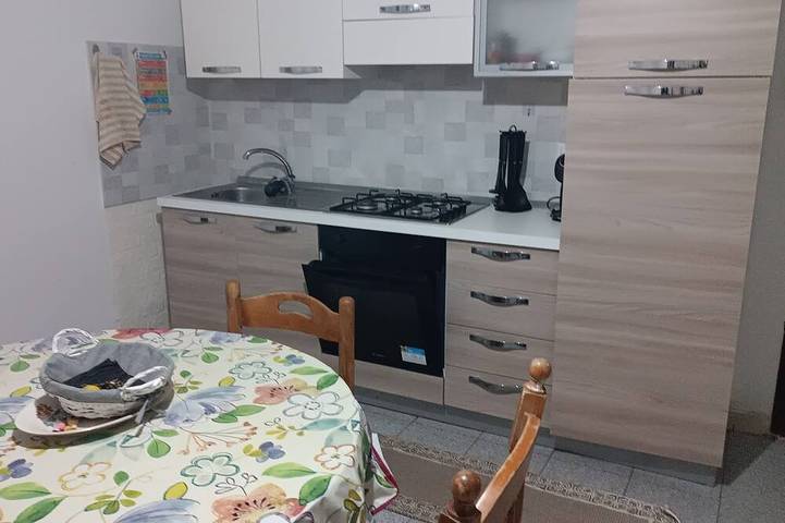 Ganze Wohnung, The house is located 100m from the sea complete with WiFi TV and air conditioning in Bova Marina, Reggio Calabria Provinz
