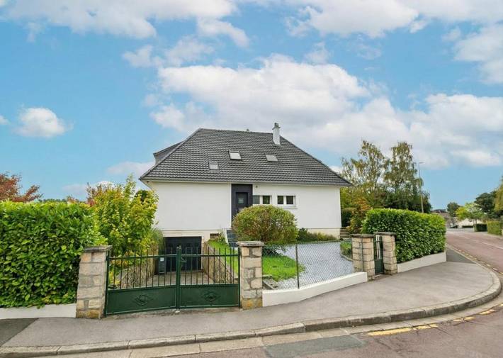 Villa pour 12 personnes, avec Balcon et Terrasse ainsi que Jardin et Vue