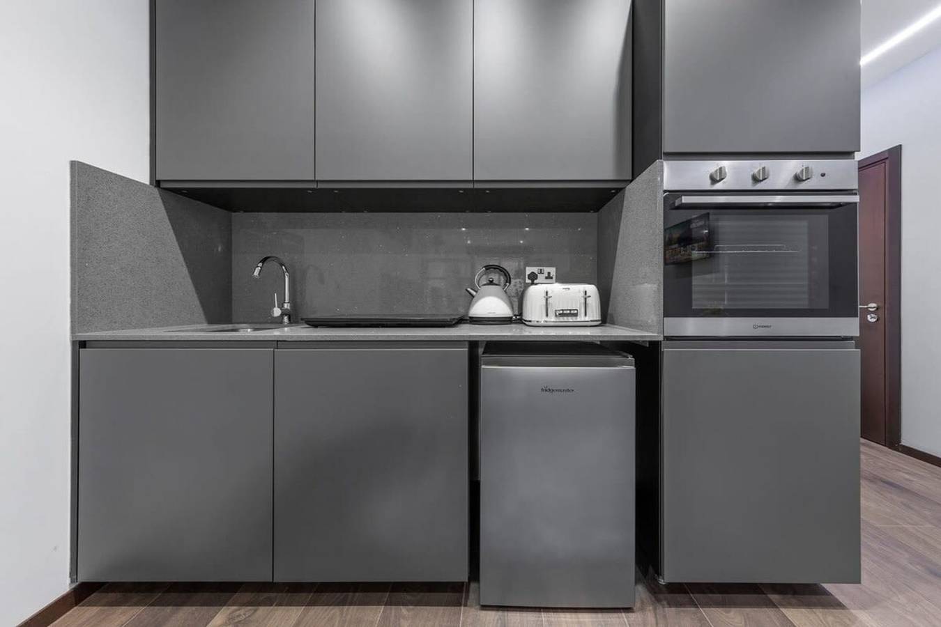 Entire apartment, Huge Cosy Studio Family Sleeps 4 North West London in London, South East England