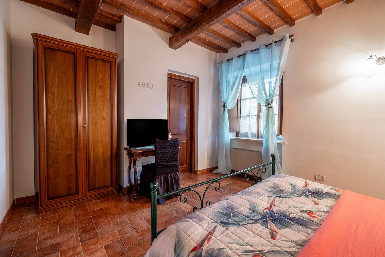 Ganze Wohnung, Ferienwohnung 'Tiffany' mit Pool und gemeinsamem Garten in Semproniano, Grosseto Provinz