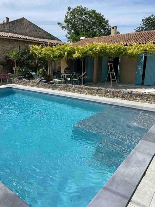Location de vacances pour 6 personnes, avec jardin et bassin pour enfant ainsi que piscine et vue à La Baume-de-Transit - 3