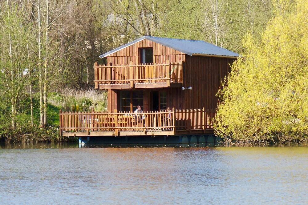 Cabane flottante  je n'suis pas du matin 4 6 pers in Colleville, Région du Havre