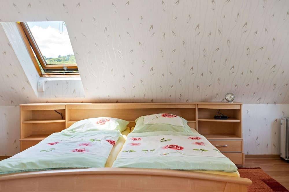 Ganze Wohnung, Charmante Dachgeschoss Ferienwohnung im Erzgebirge in Schwarzenberg (Erzgebirge), Erzgebirge