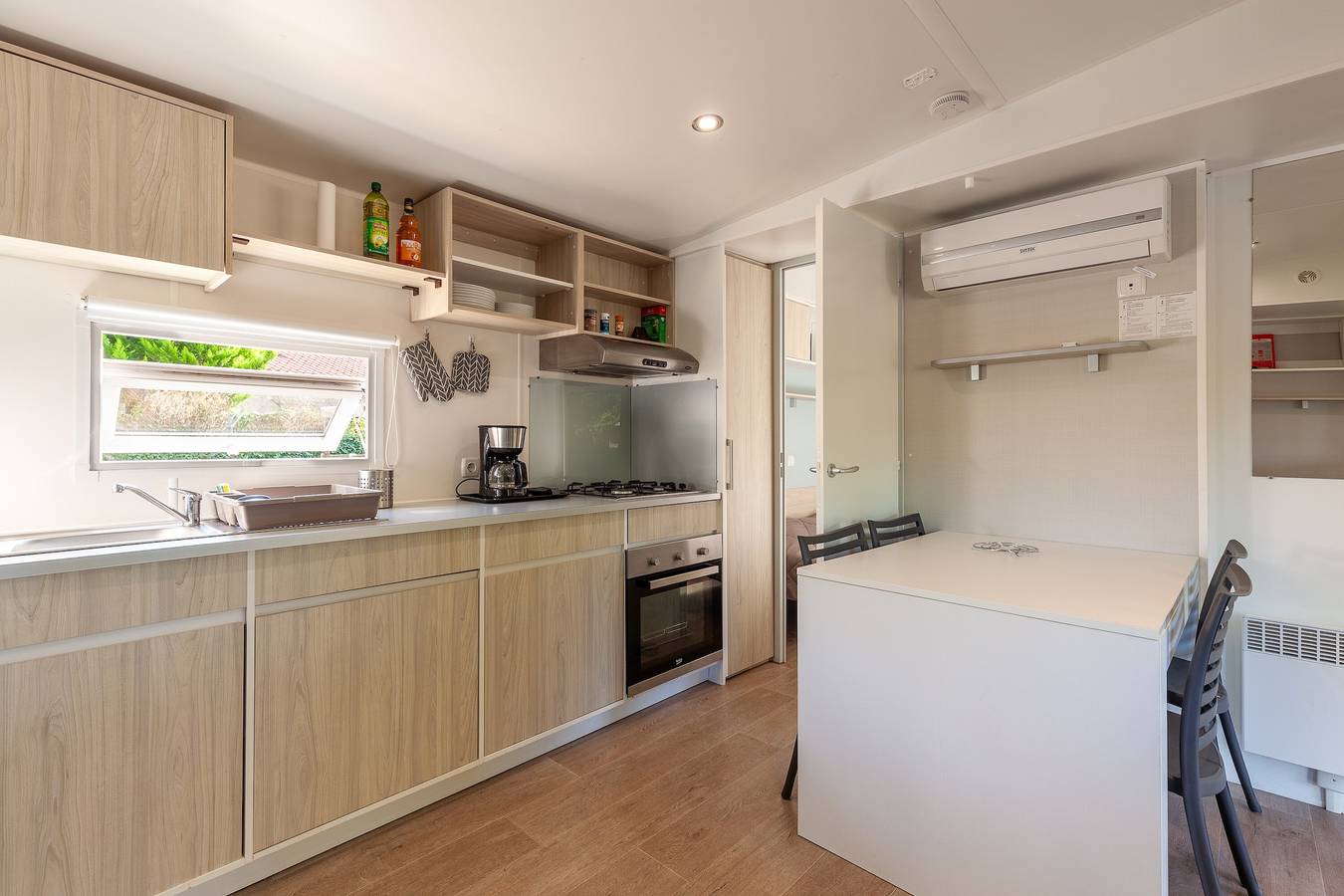 Mobil-home 'Lou Soleil 80' avec piscine partagée, Wi-Fi et climatisation in Carry-le-Rouet, Côte méditerranéenne (France)