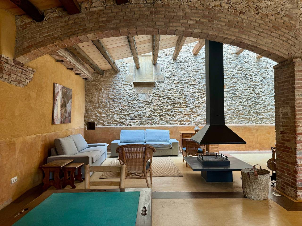 Casa rural 'Cal Duc' con terraza privada, jardín privado y Wi-Fi in els Masos de Pals, Pals