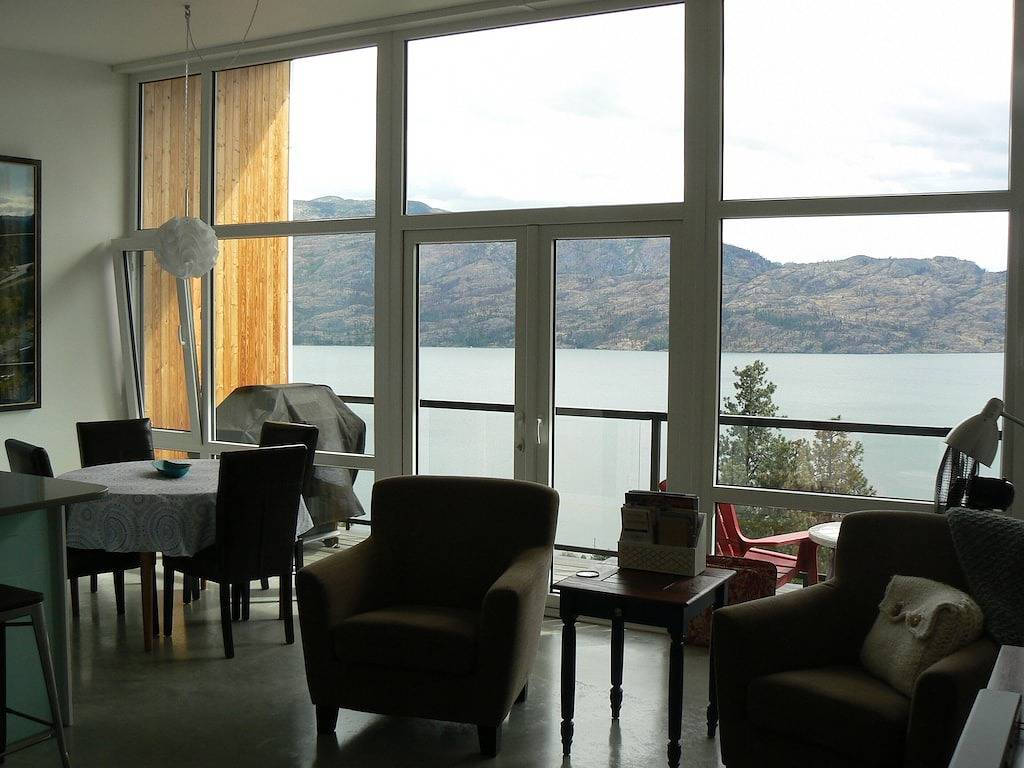 Privater, herzhafter See- / Bergblick, Whirlpool, perfekte Flucht für Paare. in Peachland, Regional District of Central Okanagan