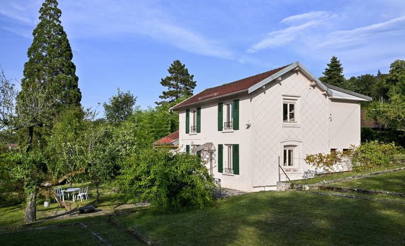 Gîte pour 8 personnes, avec jardin