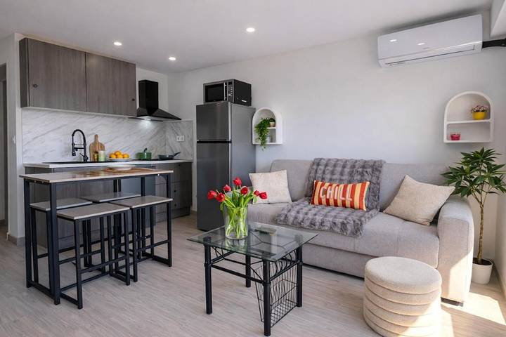 Gîte pour 2 personnes, avec terrasse ainsi que vue et piscine dans Marineland (Juan-les-Pins) - 4