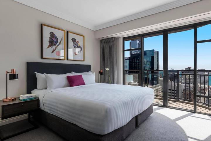 Vakantiewoning voor 2 personen, with sauna and whirlpool as well as zwembad in Auckland