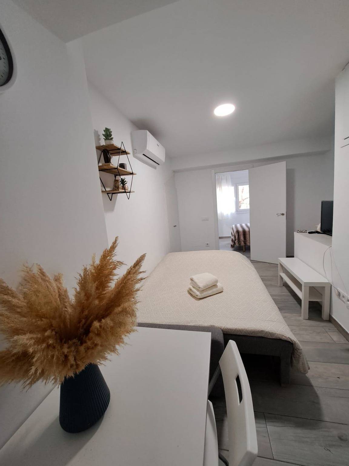 Entire holiday apartment, Charming Apartment up to 4 persons 3 min to Metro in Fuencarral-El Pardo, Madrid