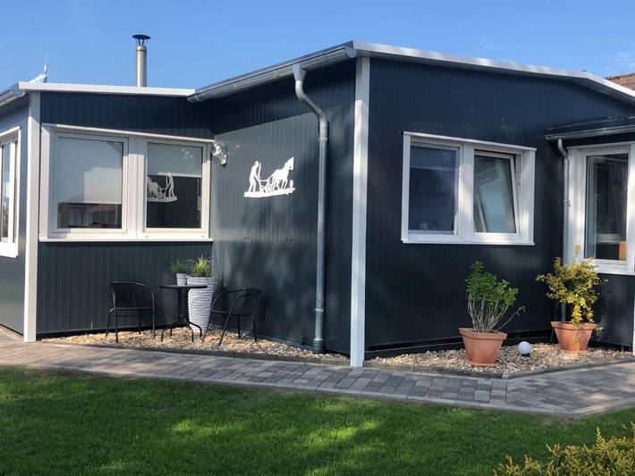 Ferienhaus für 6 Personen, mit Terrasse und Whirlpool sowie Garten und Pool