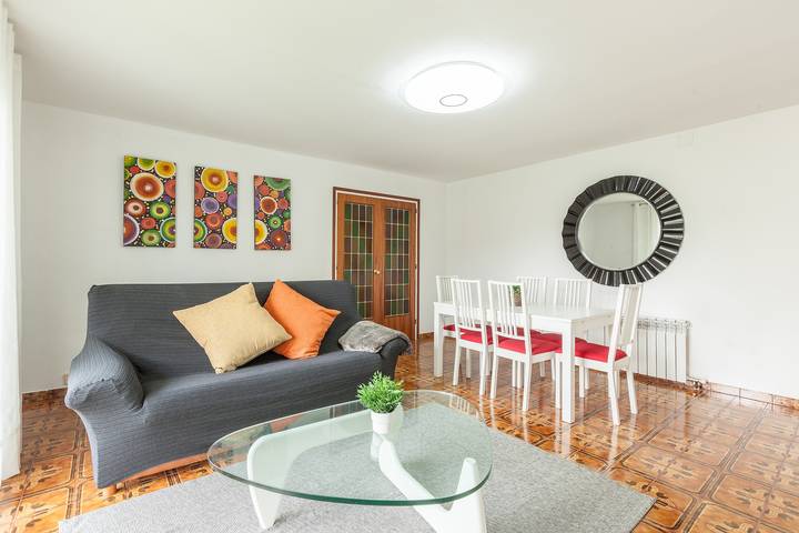 Entire apartment, Apartment Villa Mercedes with Terrace, Balcony & Wi-Fi in Rubi, Barcelona Inland