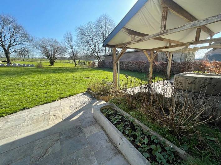 Location de vacances pour 10 personnes, avec Jacuzzi et Terrasse ainsi que Jardin et Vue dans Dolembreux