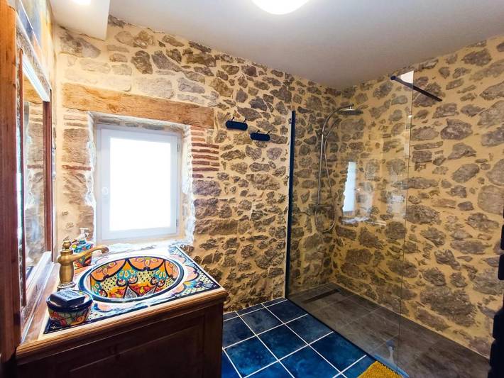 Location de vacances pour 2 personnes, avec terrasse et jacuzzi à Saint-Vincent-Rive-d'Olt - 2