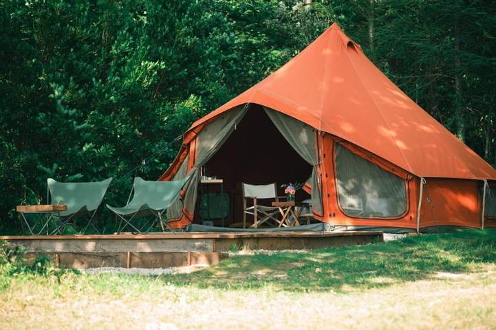 Gîte pour 2 personnes, avec vue et jardin dans Plassac-Rouffiac