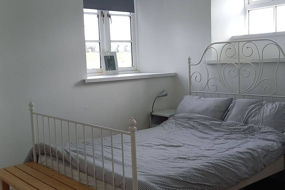 The Old Schoolhouse - sleeps 6 guests  in 2 bedrooms in County Clare