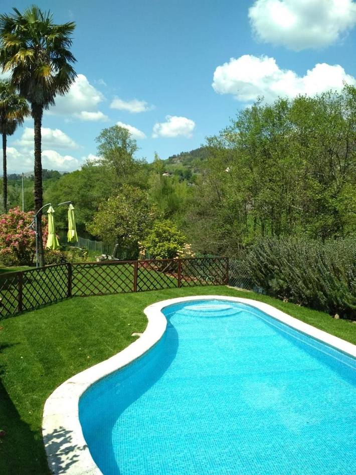 Location de vacances pour 5 personnes, avec Balcon et Terrasse ainsi que Jardin et Piscine dans Cabeceiras de Basto