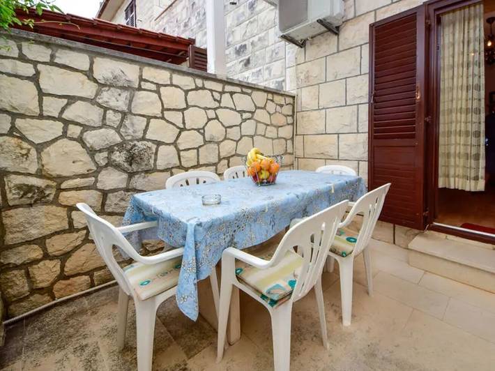 Ferienwohnung für 7 Personen, mit Terrasse und Pool in Dalmatien - 2