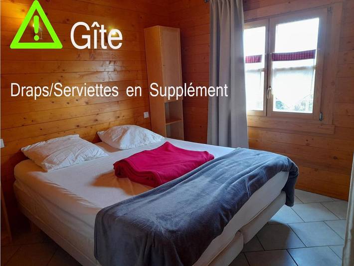 Location de vacances pour 13 personnes, avec Jacuzzi et Terrasse ainsi que Jardin et Piscine à Saint-Flour