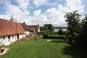 Gîte pour 7 personnes, avec jardin et vue à Seigy