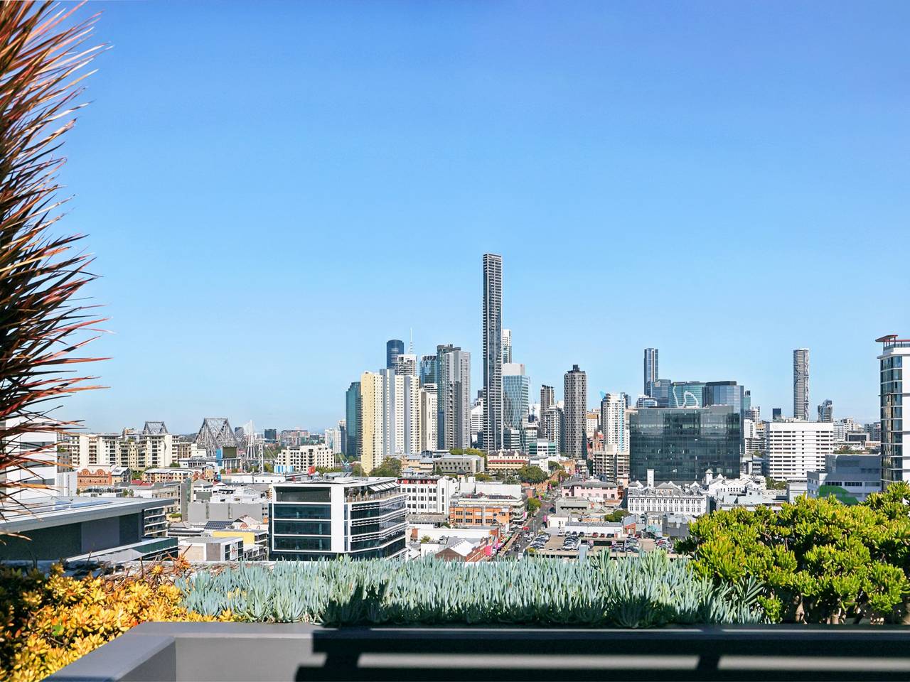 Entire apartment, Elegant Inner-City 1-Bed with Rooftop Dining in Fortitude Valley, Brisbane