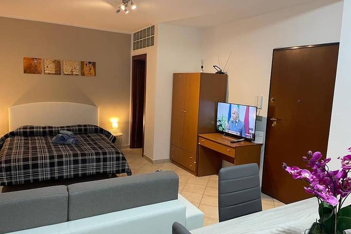 Entire apartment, Civic2 Large studio apartment in the center in Sassari, Sassari Province