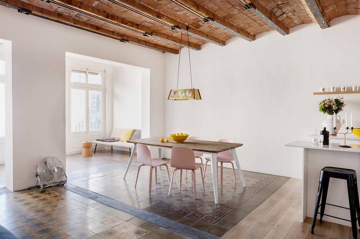 Entire apartment, GuestReady - Modern Charm next to Pl. Cataluña in Barcelona Centre, Barcelona
