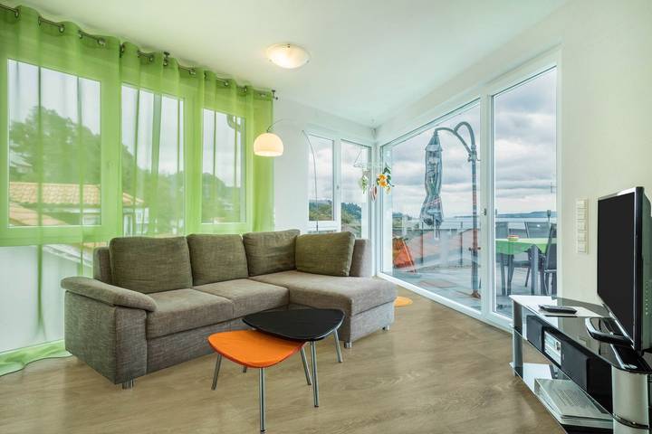 Ferienwohnung für 4 Personen, mit Garten und Seeblick - 1