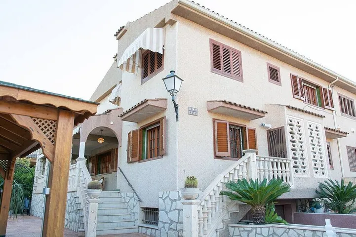 Villa pour 12 personnes, avec balcon et jardin - 1