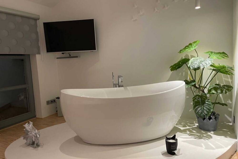 Ganze Wohnung, Luxus Wellness Loft - 245qm - Designwohnen im Zentrum - Luxus Wellness Loft - in Gütersloh, Nordrhein-Westfalen