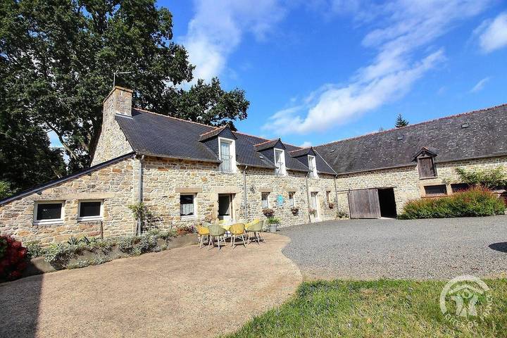 Gîte pour 8 personnes, avec jardin à Trédaniel