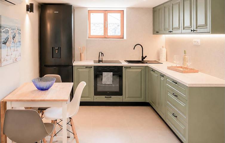 Gemütliche 1-Zimmer-Wohnung mit Pool, WLAN und Terrasse – 1 km bis zur Küste in Novigradsko More, Zadar